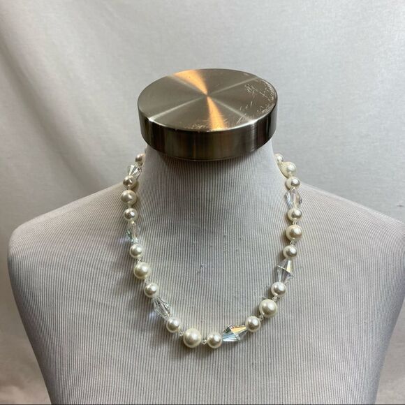 New Without Tags Faux Pearl and Crystal Necklace - Picture 5 of 9
